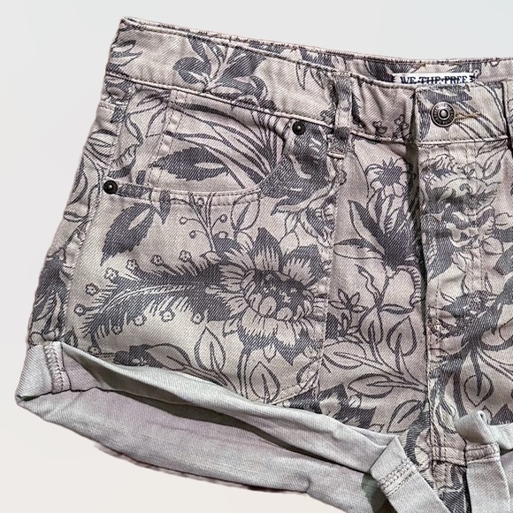 Free People We The Free Sz 28 Beginners Luck Slouch Shorts in Tan Floral Print - Picture 3 of 7